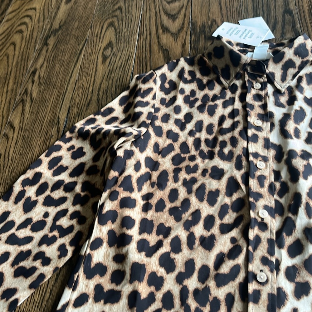 H&M cheeta button down - Picture 2 of 5